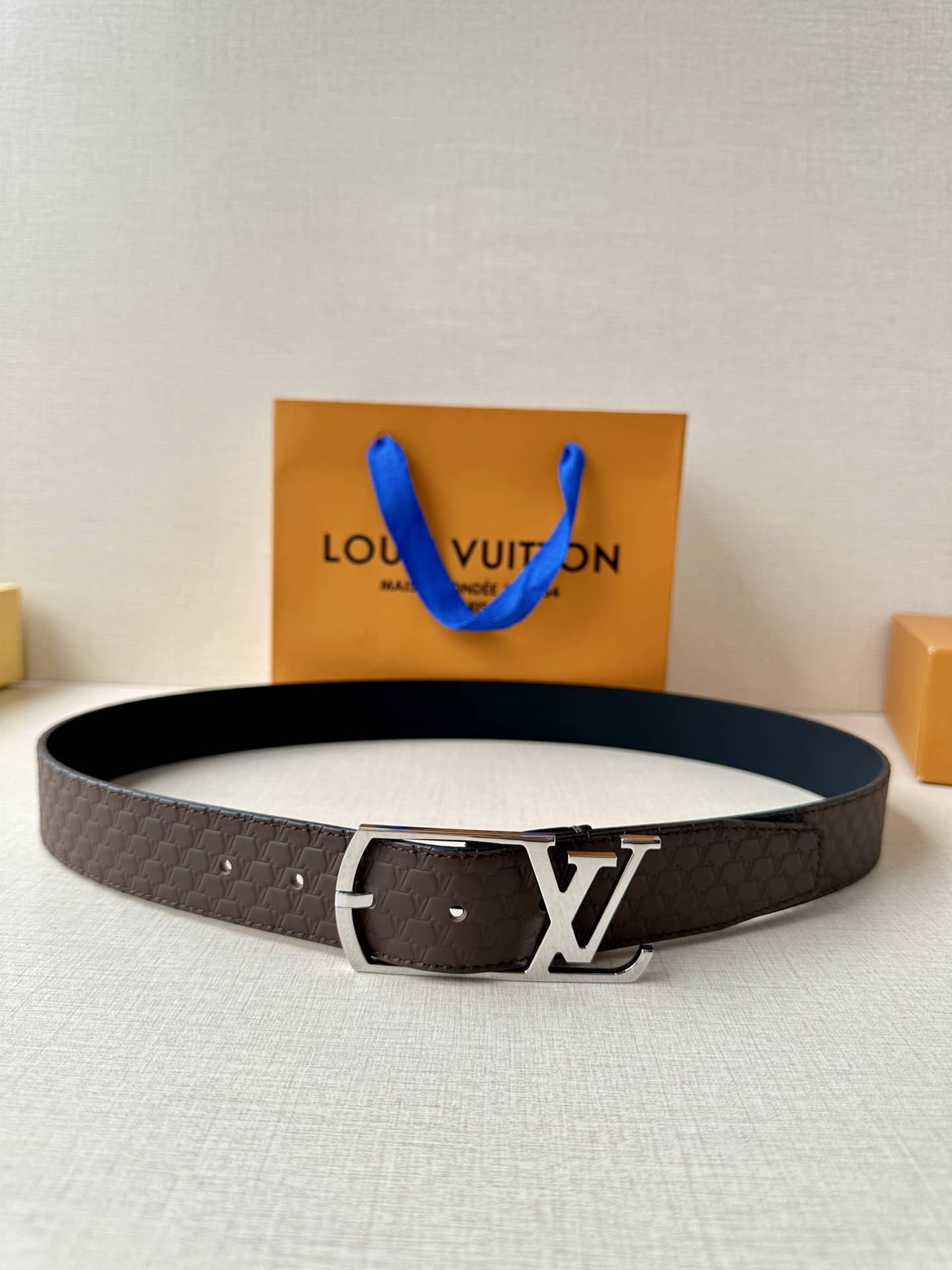 LV Belt-023